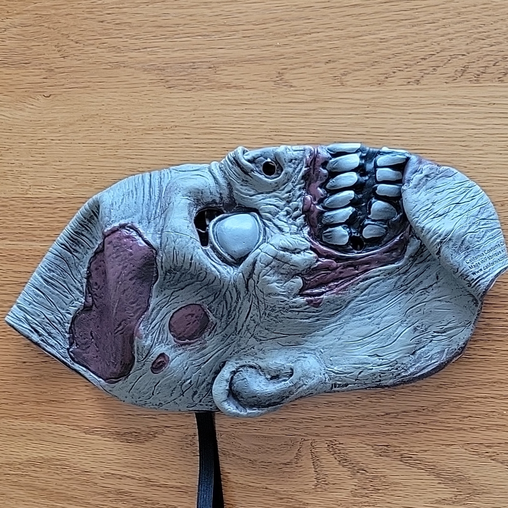 Halloween Mask - Picture 3 of 4